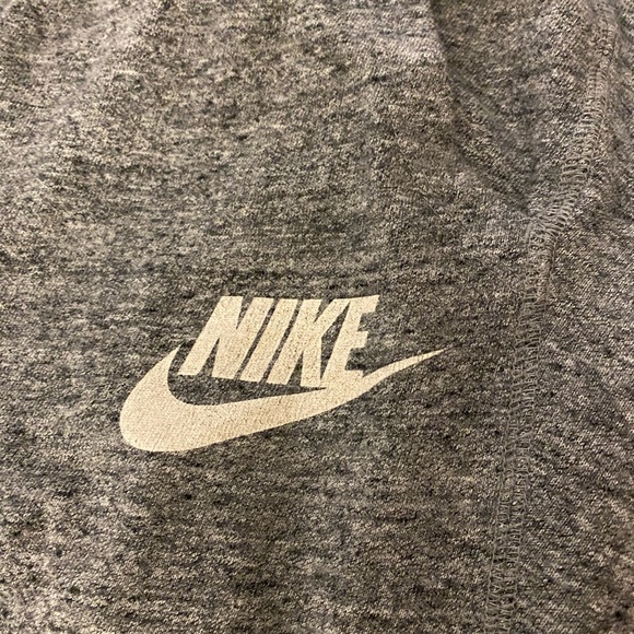 EUC NIKE cropped sweat jogger Medium - Picture 5 of 6